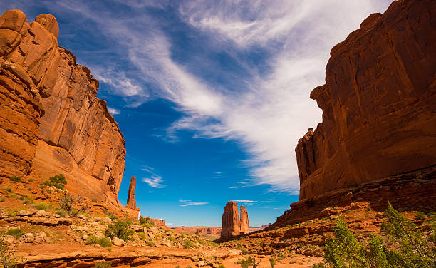 istock Passage to Courthouse Towers - Arches National Park - Utah 465035324