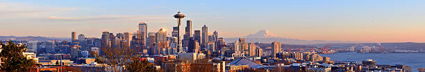 ワシントン州シアトルの街並み - seattle skyline mt rainier space needle ストックフォトと画像