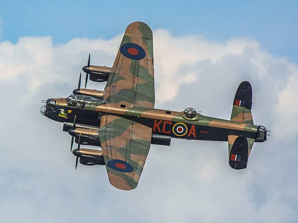 bombardero lancaster - vuelo ceremonial fotografías e imágenes de stock