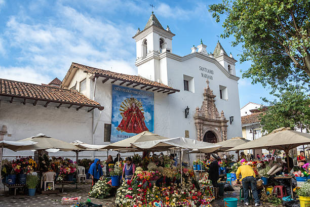 Flower Sellers in Cuenca, Ecuador Cuenca, Ecuador - December 14, 2014: Flower sellers in front of a church on December 14, 2014 in Cuenca, Ecuador cuenca ecuador stock pictures, royalty-free photos & images
