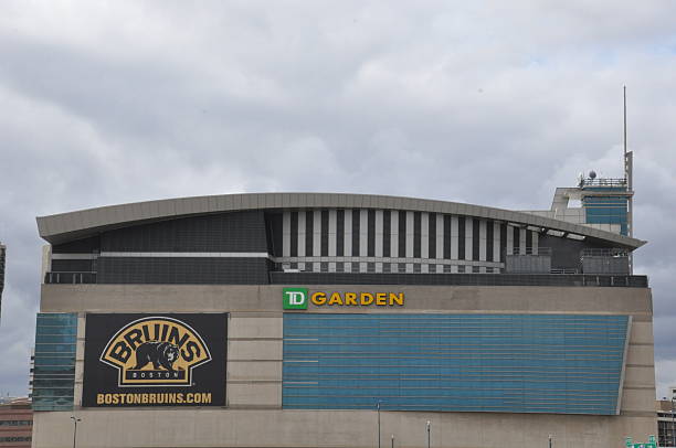 das td garden in boston - boston celtics stock-fotos und bilder