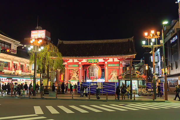 kaminarimon au sensoji tempel de asakusa, tokyo dans la nuit - kaminarimon gate photos et images de collection