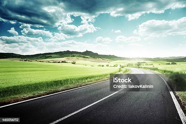 Asphaltstraße In Der Toskana Italien Stockfoto und mehr Bilder von Straßenverkehr - Straßenverkehr, Landschaft, Horizontal