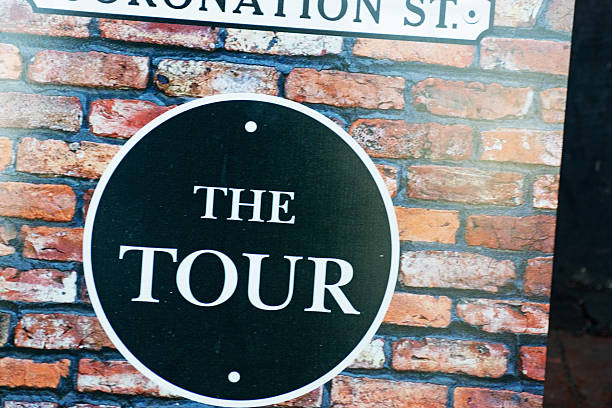 passeio de coronation street - corrie - fotografias e filmes do acervo