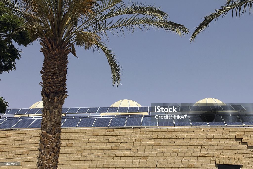 Industrial energia solar aquecedor de água - Foto de stock de Balde royalty-free