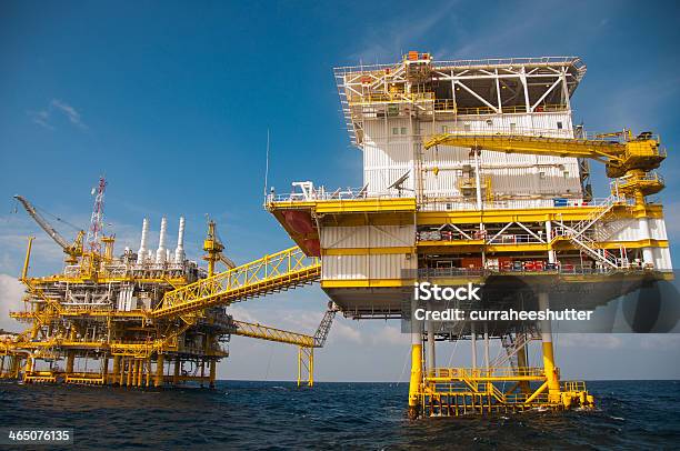 Oil And Gas Platform In The Gulf Stock Photo - Download Image Now - Air Pollution, Animal Family, Asia