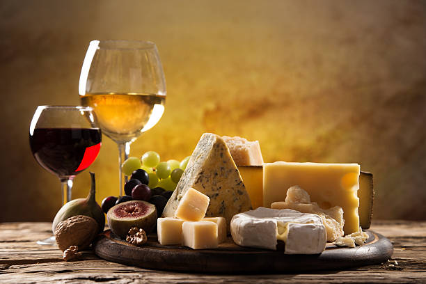 다양 한 종류의 치즈 - cheese wine food parmesan cheese 뉴스 사진 이미지