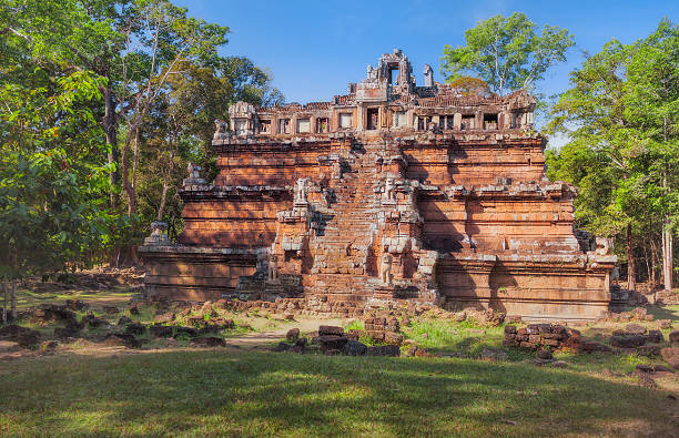 phimeanakas tempio di angkor thom. - siem reap province foto e immagini stock
