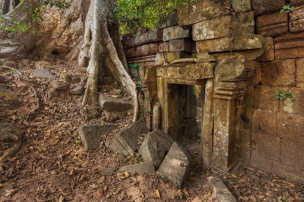 antica prima architettura khmer di angkor. - siem reap province foto e immagini stock