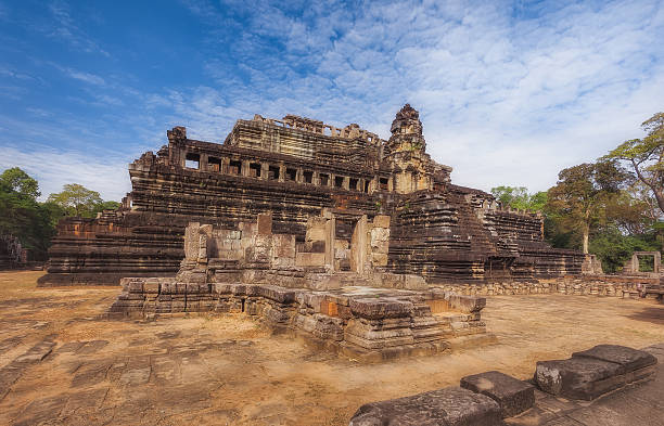 il baphuon è un tempio. - siem reap province foto e immagini stock