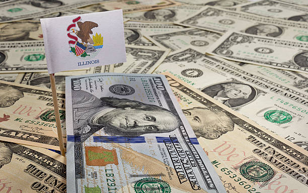 drapeau de l'illinois-coince dans différents american banknotes. (série) - us currency single object one hundred dollar bill number 100 photos et images de collection