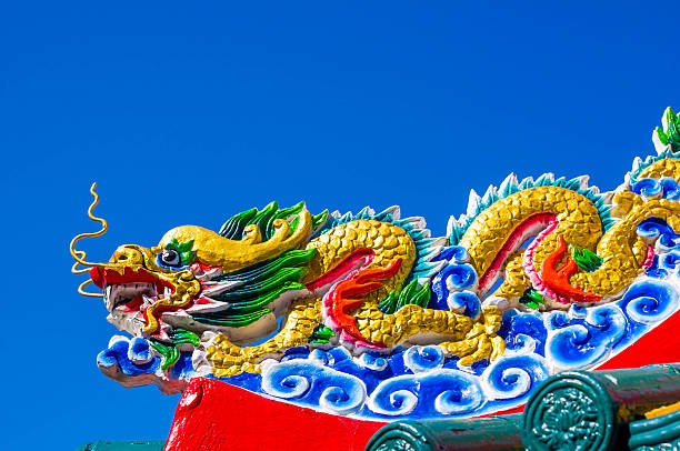 statue de dragon chinois. - thailand animal asia bayonet photos et images de collection