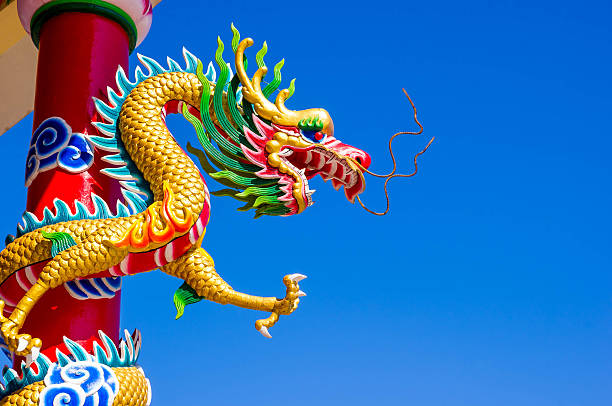 statue de dragon chinois. - thailand animal asia bayonet photos et images de collection