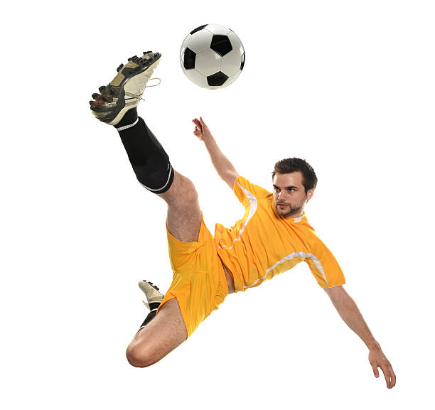 Giocatore di calcio calciare la palla - foto stock