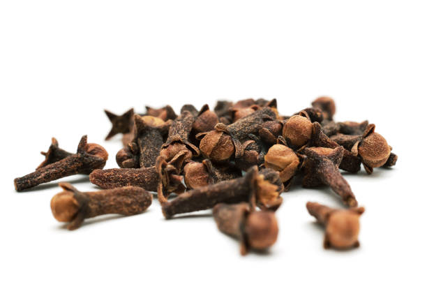 Dry cloves Pile of dry cloves isolated on white background clove spice stock pictures, royalty-free photos & images