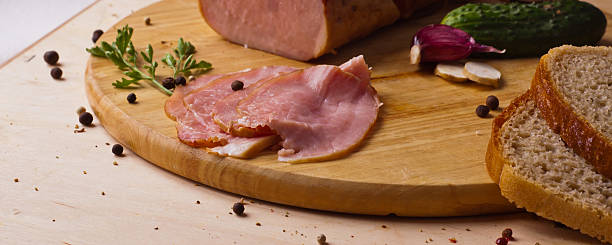 копчёный окорок - bacon rudeness meat raw стоковые фото и изображения
