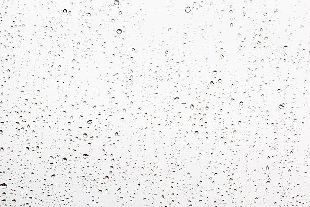 капли воды на стекло - drop water raindrop rain стоковые фото и изображения