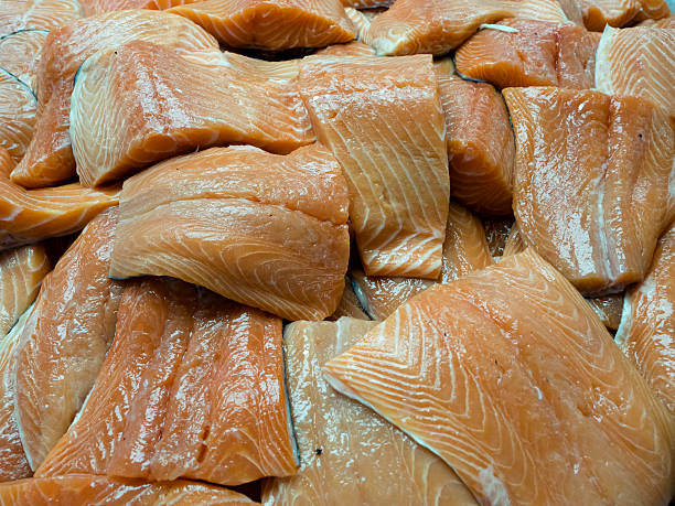 Carne para la venta de salmón - foto de stock