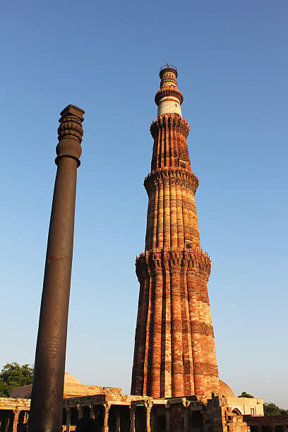꾸뜹미나르 철 기둥 - quitab minar qutab delhi new delhi 뉴스 사진 이미지