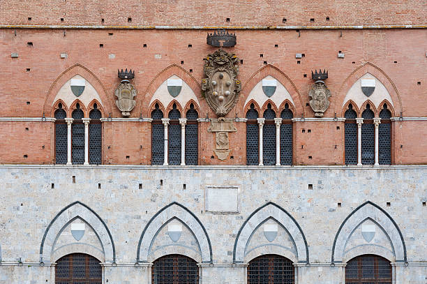 siena, toscana, italia, europa - torre del mangia fotografías e imágenes de stock