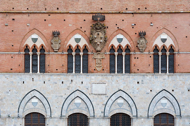 сиена, тоскана, италия, европа - torre del mangia стоковые фото и изображения