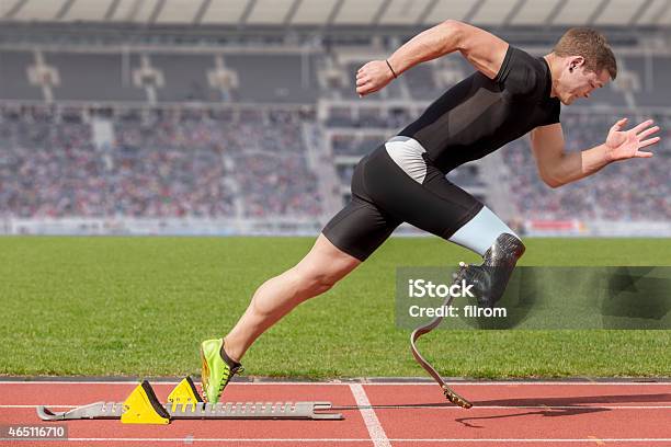Barrierefreie Sprinter Start Block Stockfoto und mehr Bilder von Sportler mit Behinderung - Sportler mit Behinderung, Prothese, Rennen - Körperliche Aktivität