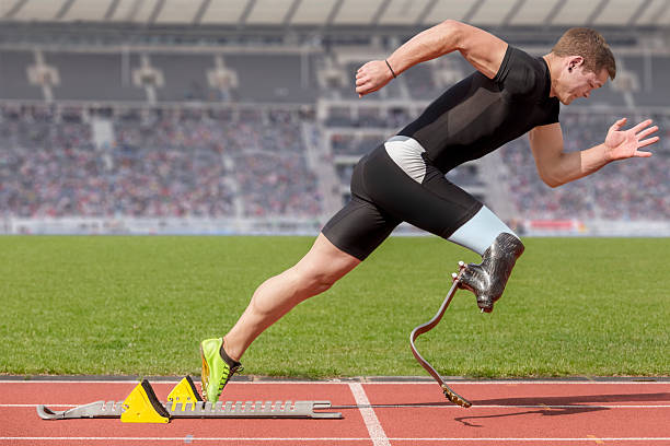 disabled sprinter start block Explosive start of athlete with handicap athlete with disabilities photos stock pictures, royalty-free photos & images