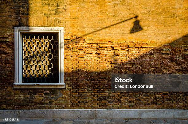 Luce Stradale Ombra A Venezia - Fotografie stock e altre immagini di 2015 - 2015, Composizione orizzontale, Finestra