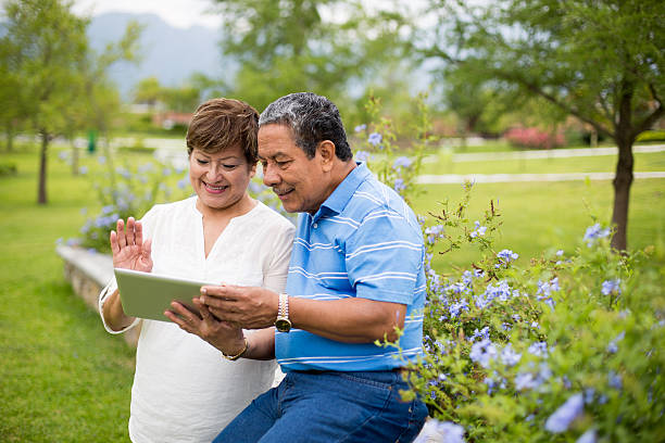 istock Senior couple with tablet 465122530