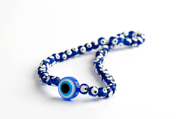 колье-цепочка evil eye amulet и камень турции - nazar boncugu стоковые фото и изображения