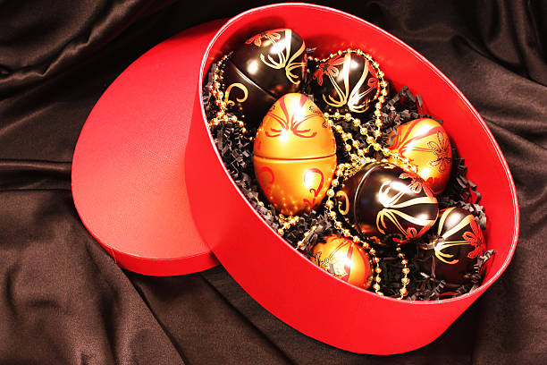 easter eier - emaille-auf-platte stock-fotos und bilder