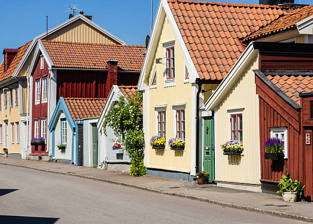 città di edifici - kalmar foto e immagini stock