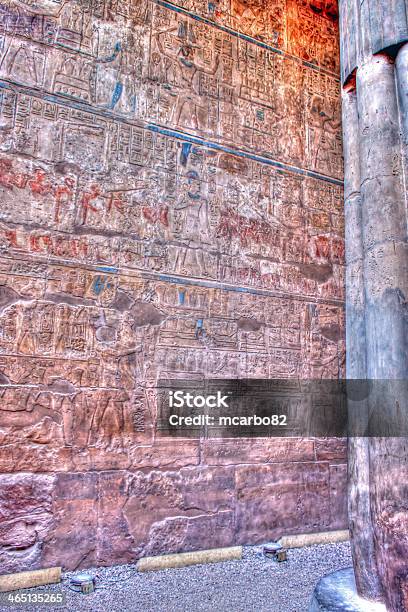 Old Egypt Hieroglyphs Храм В Луксоре — стоковые фотографии и другие картинки Амон - Амон, Антиквариат, Археология