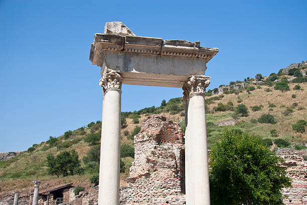 старый город эфес. турция - ephesus greek culture temple greece стоковые фото и изображения