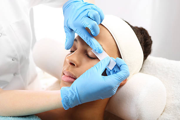istock Styling eyebrows in the beauty salon 465142336
