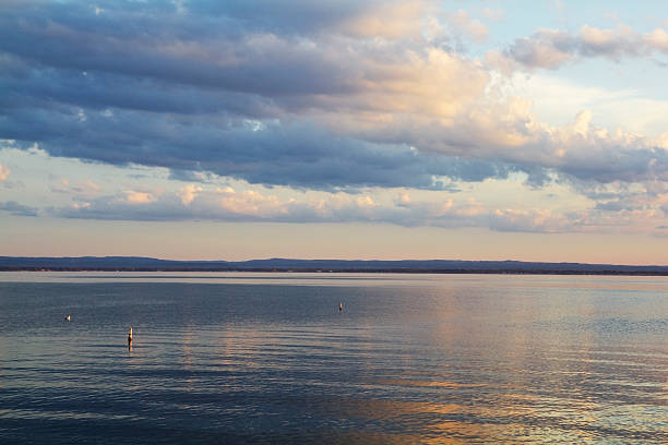tramonto sul lago oconee, new york, stati uniti - oneida foto e immagini stock