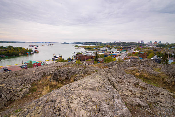 yellowknife, territorios del noroeste - yellowknife fotografías e imágenes de stock