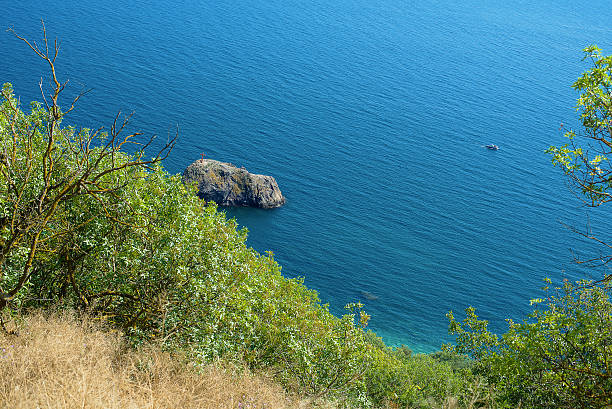 istock view from the mountains to the sea 465153402