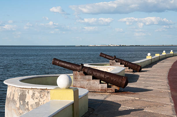 istock Cannons at sea front of Campeche, Mexico 465159567
