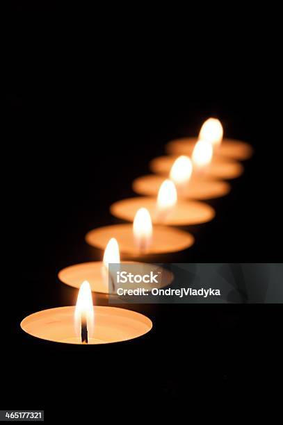 Foto de Muitas Velas Decorativas e mais fotos de stock de Aromaterapia - Aromaterapia, Beleza, Calor