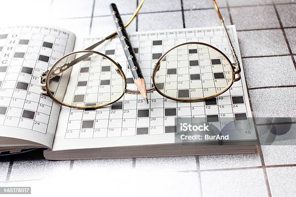 Очках Карандаш Crossword — стоковые фотографии и другие картинки Белый - Белый, Белый фон, Бизнес