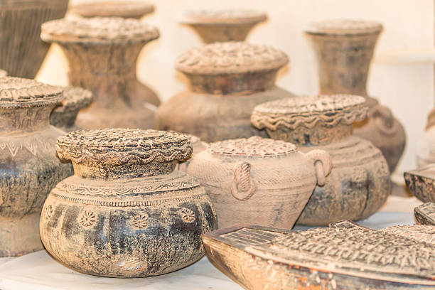 clay ceramiche antiche asia tailandia - thai culture thailand painted image craft product foto e immagini stock