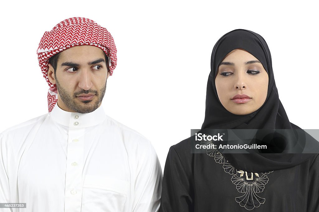 사우디 아랍인 커플입니다 화가 문제를 - 로열티 프리 심각한 스톡 사진