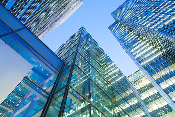wolkenkratzer-business-büro corporate gebäude in london, england, großbritannien - architecture building exterior abstract business stock-fotos und bilder