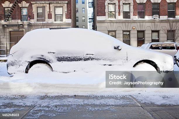 Auto Coperto In Neve - Fotografie stock e altre immagini di Automobile - Automobile, Inverno, Neve