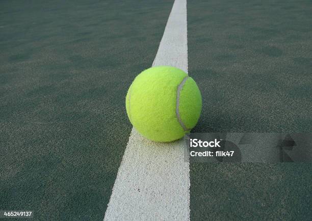 Bola De Ténis Em Tribunal - Fotografias de stock e mais imagens de Ao Ar Livre - Ao Ar Livre, Bola, Bola de Ténis