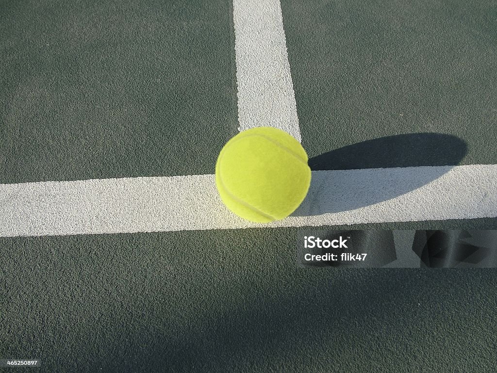 Bola de Tênis em quadra - Foto de stock de Bola royalty-free