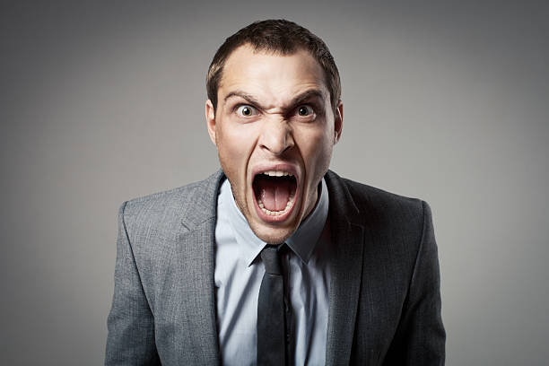 empresário irritado gritando - human face furious displeased anger - fotografias e filmes do acervo