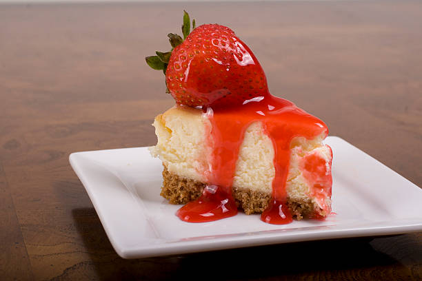 チーズケーキ - strawberry cheesecake ストックフォトと画像