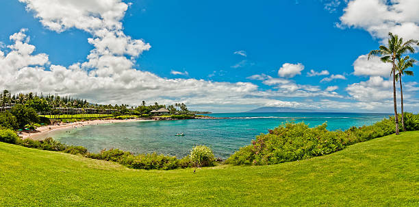 vue sur l'océan dans l'ouest de maui la célèbre plage de kaanapali resort area - lanai photos et images de collection